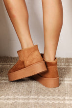 Load image into Gallery viewer, Legend Women&#39;s Fleece Lined Chunky Platform Mini Boots
