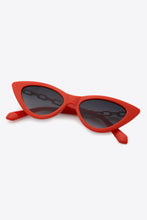 Load image into Gallery viewer, Chain Detail Cat-Eye Sunglasses
