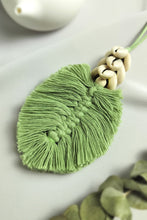 Load image into Gallery viewer, Leaf Macrame Pendant Necklace
