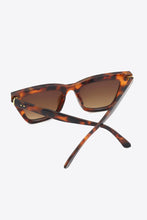 Load image into Gallery viewer, UV400 Polycarbonate Frame Sunglasses
